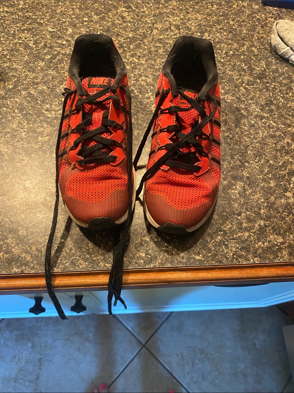 Nike Men's Red and Black Athletic Running Shoes